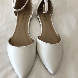 New White Point Toe Flats 7